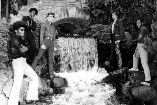 Black & White Affiar - Photo Courtesy of Greg Barnes