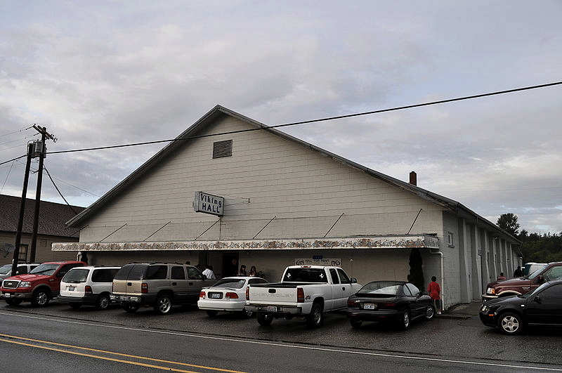 (Reusing this file) GFDL, CC-BY-SA-3.0 granted by photographer; photographer must be credited and license terms complied with.